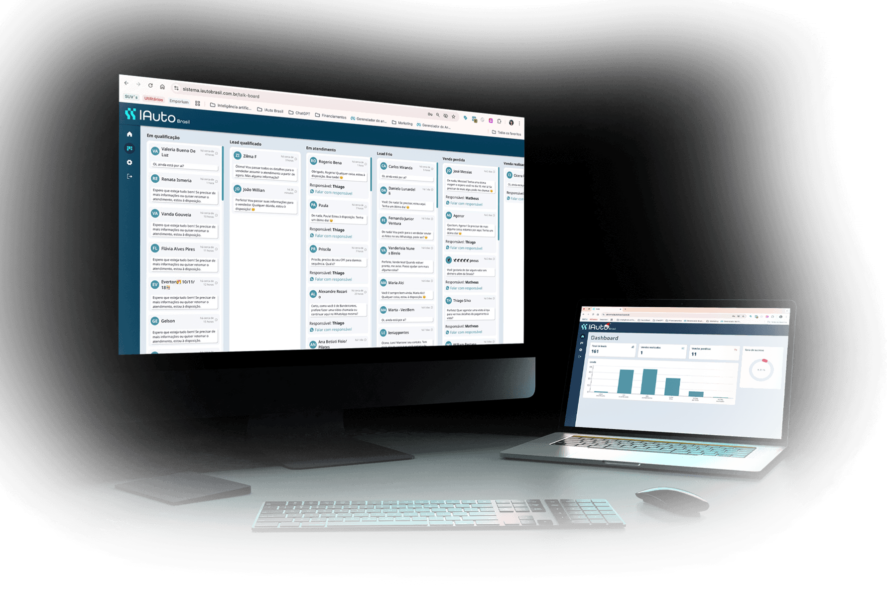 Computador e tablet mostrnado telas do sistema IAuto